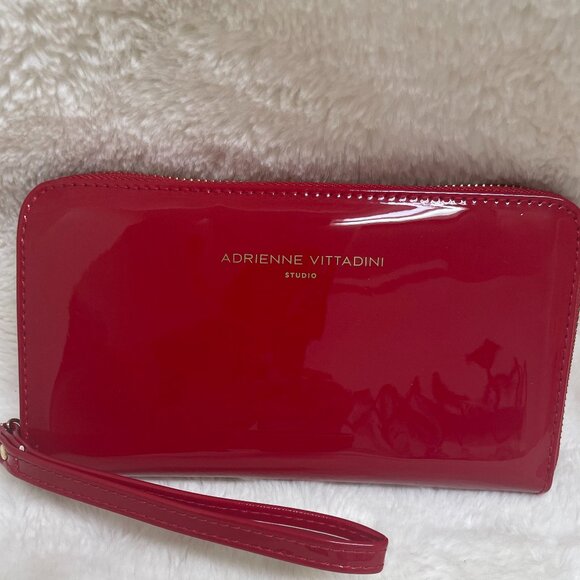 Unique Adrienne Vittadini Studio Phone Charging Zip Around Red Patent Wristlet - Picture 1 of 10